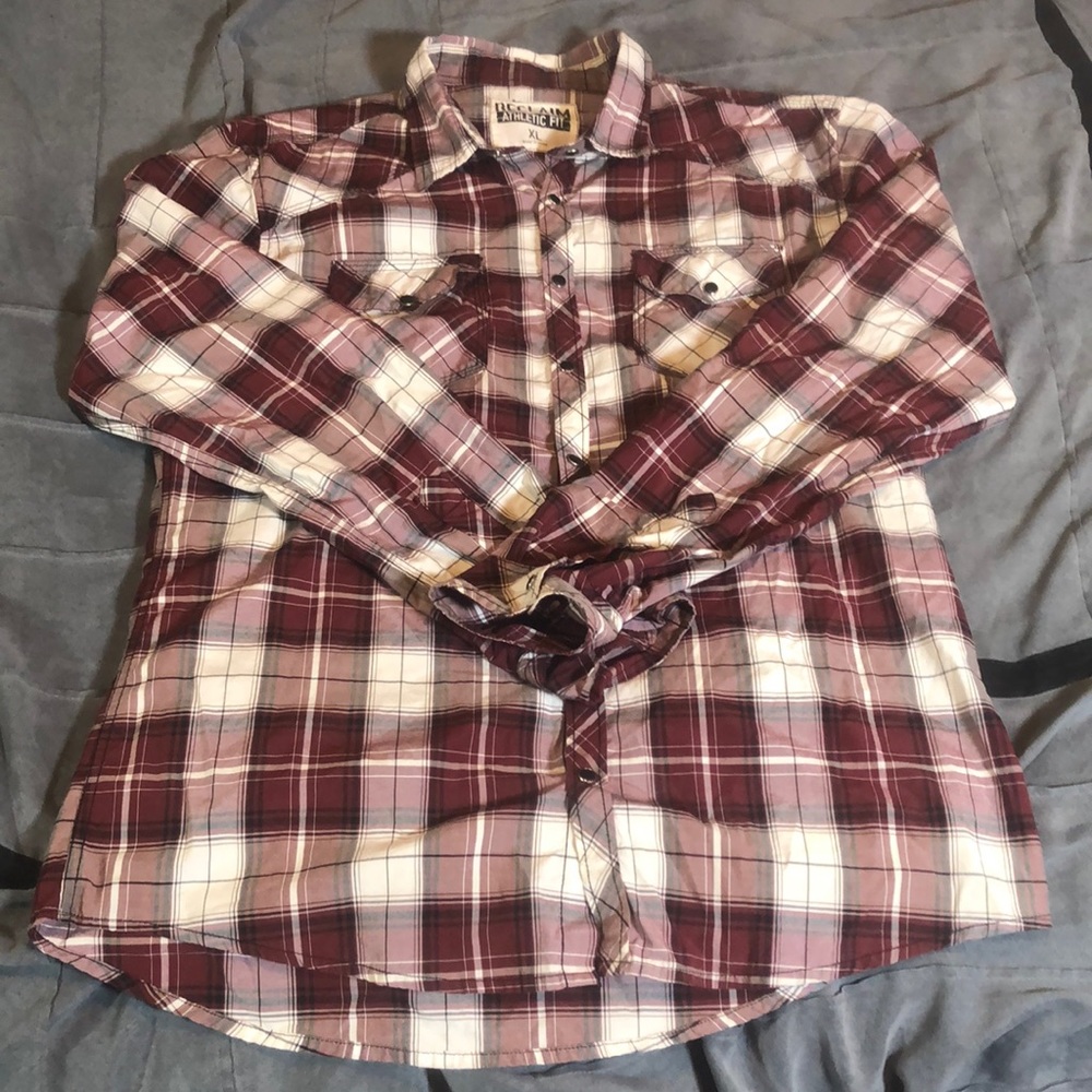 Men’s XL Reclaim button down shirt.